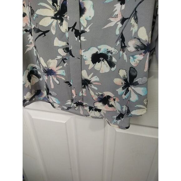 C&e Woman's S Blouse Grey Floral Button V Neck Lightweight Business Casual - Picture 6 of 8